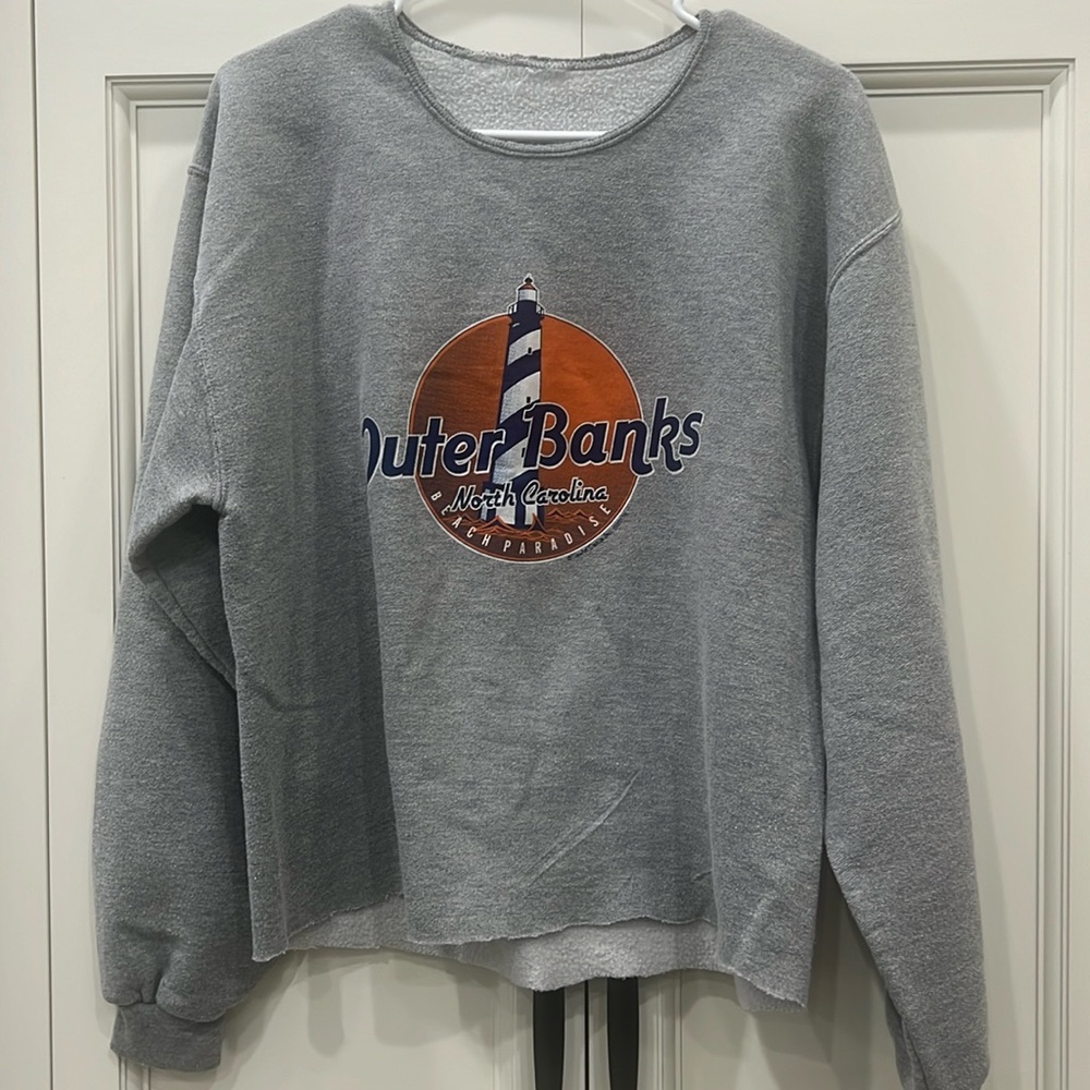 OUTER BANKS cropped sweatshirt crewneck Women’s large. Lighthouse.  Gray
Tourist